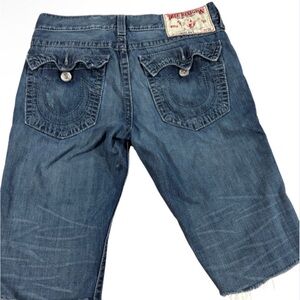 True Religion "Ricky Big T" Cut-Off Denim men’s Shorts seat 34